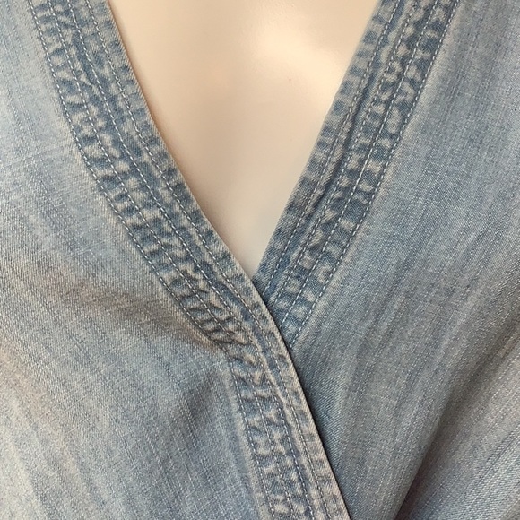 Chelsea & Violet Blue Chambray Denim Frayed Edge V Neck Shorts Romper Sz M - Picture 4 of 12